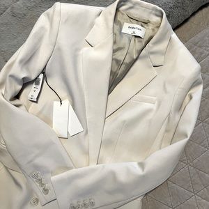 NWT Aritzia Babaton double breasted blazer in bone. Size XS. Never worn.